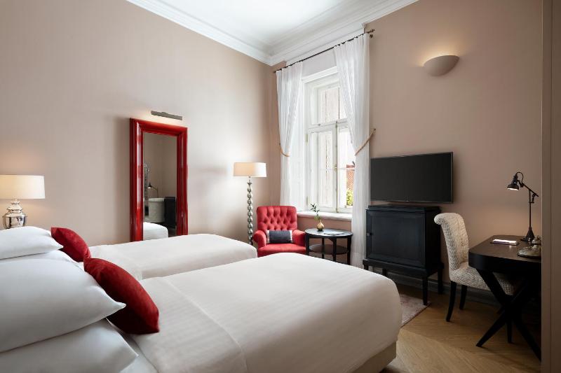 Comfort Twin Room image 3