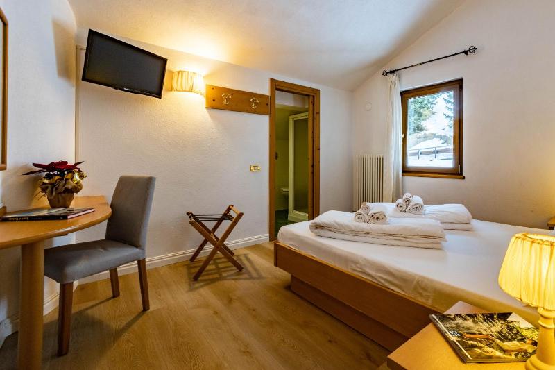 Double Room image 4