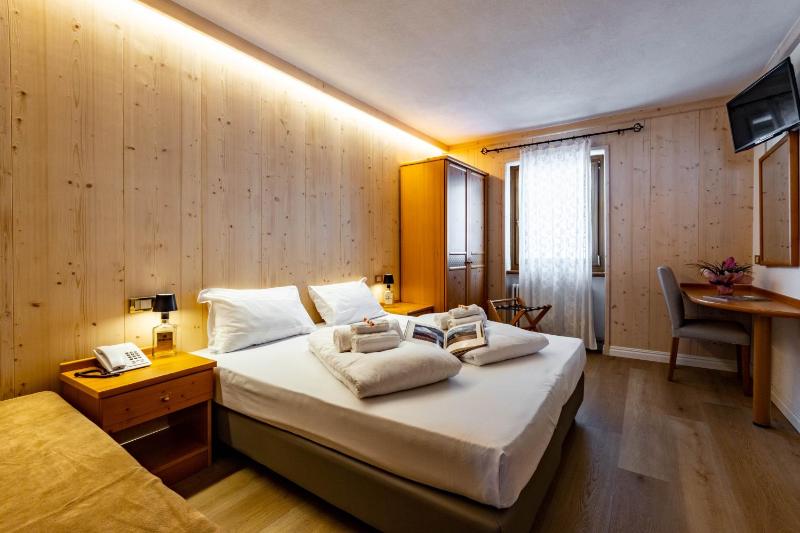 Standard Quadruple Room image 4