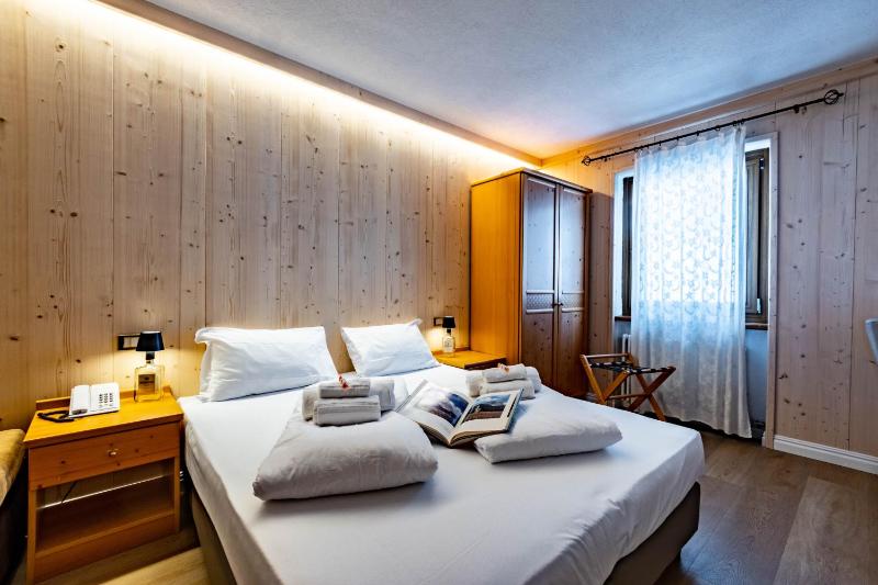 Standard Quadruple Room image 1