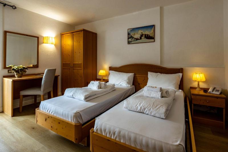 Double Room with Mountain View image 4