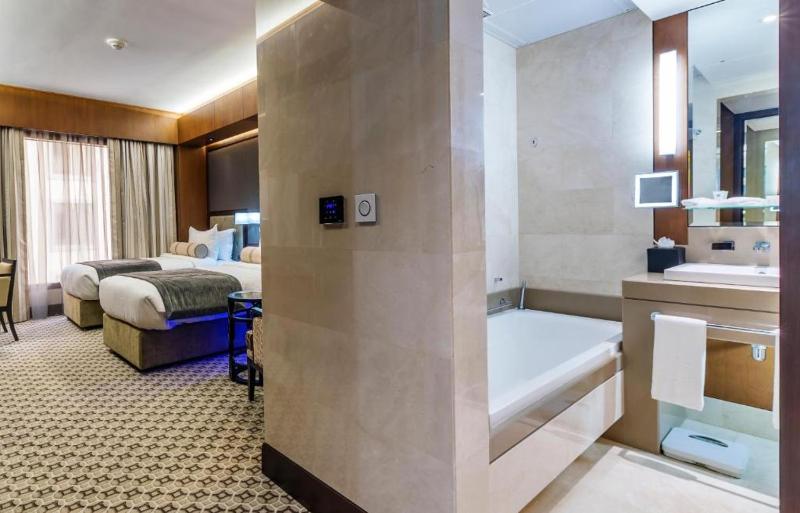 Deluxe Twin Room image 4
