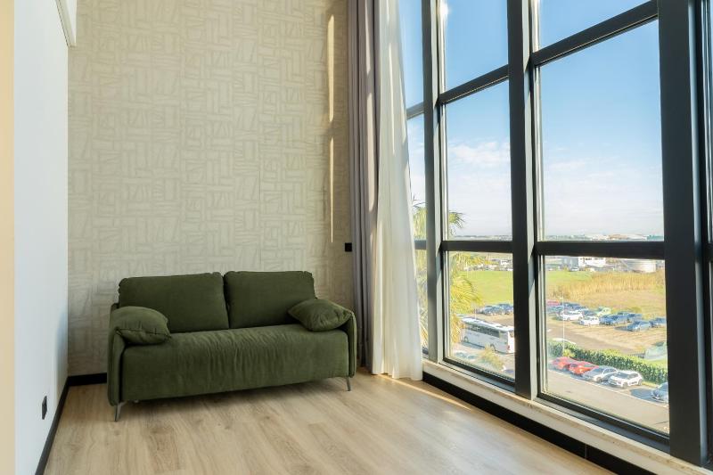 Executive Suite with Double Bed and Sofa Bed image 4