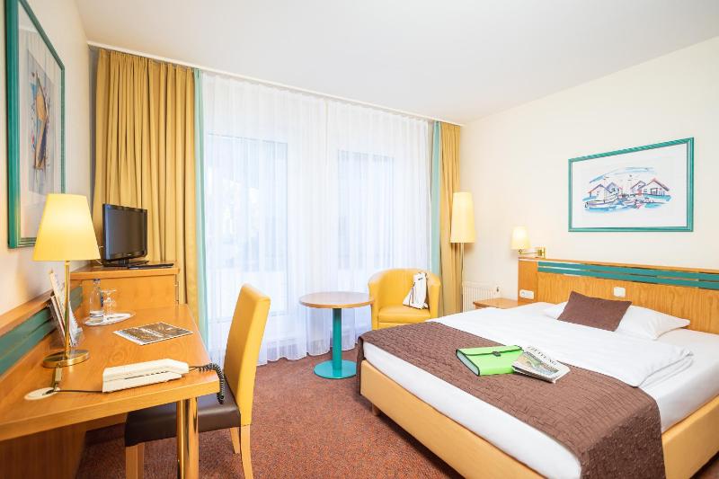 Comfort Single Room with Park View image 3