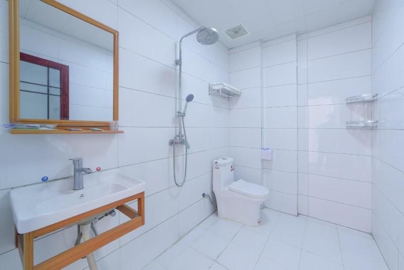 Standard Twin Room image 2