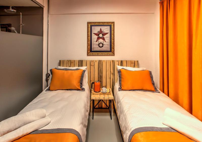 Twin Room with City View image 2