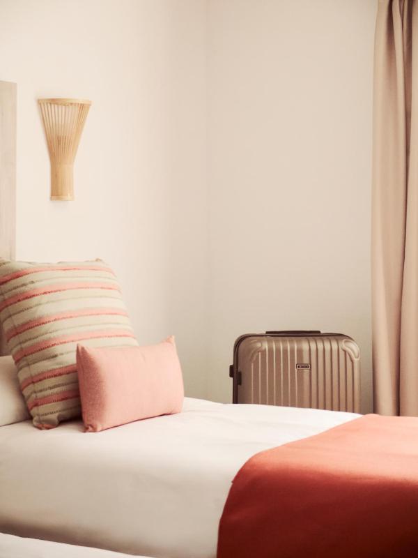 Double or Twin Room image 4