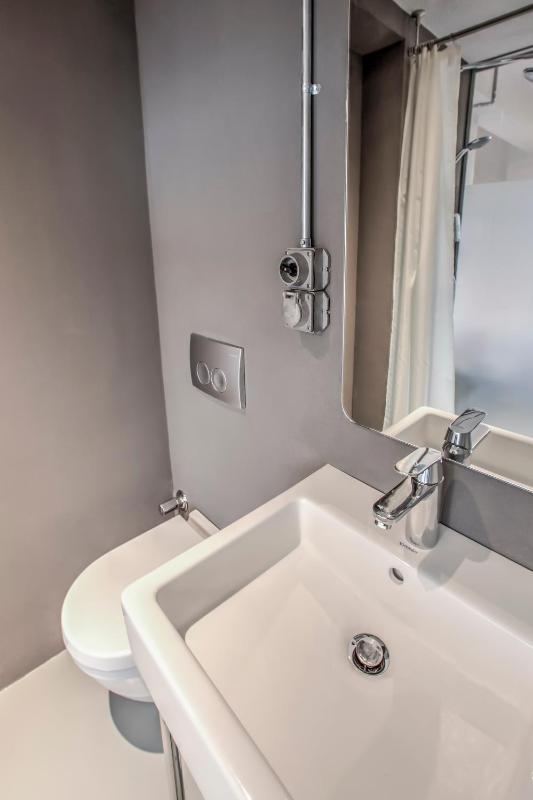 Standard Single Room image 3