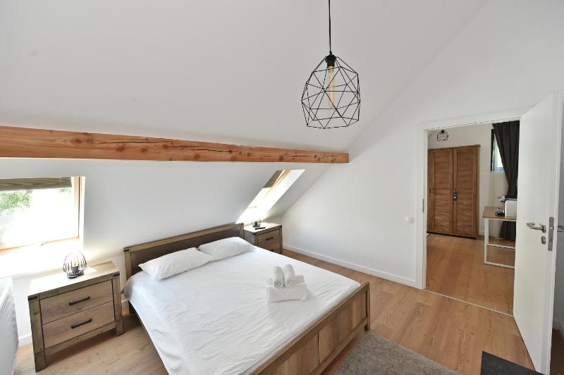 King Studio with Sofa Bed image 4