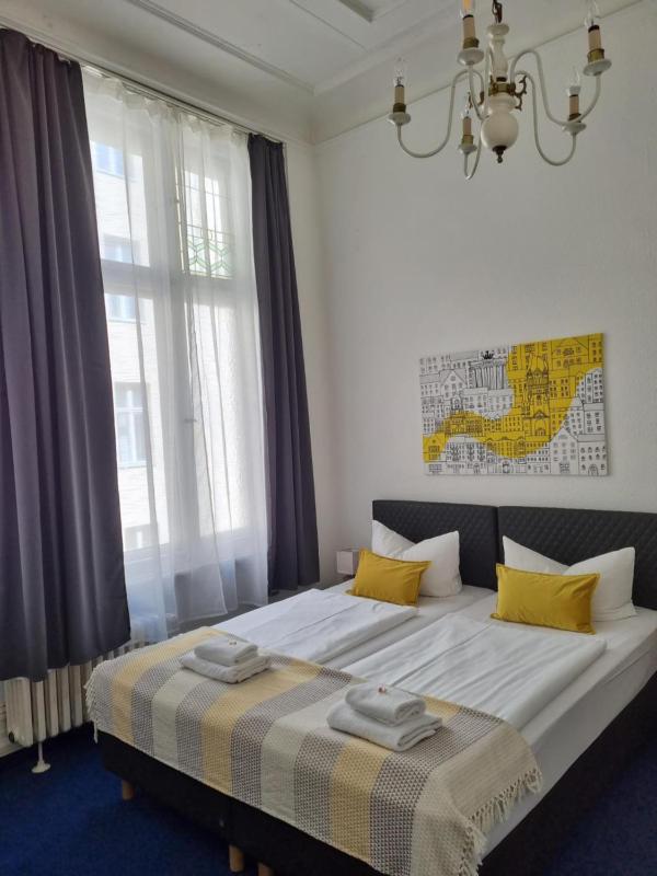 Large Double or Twin Room image 1