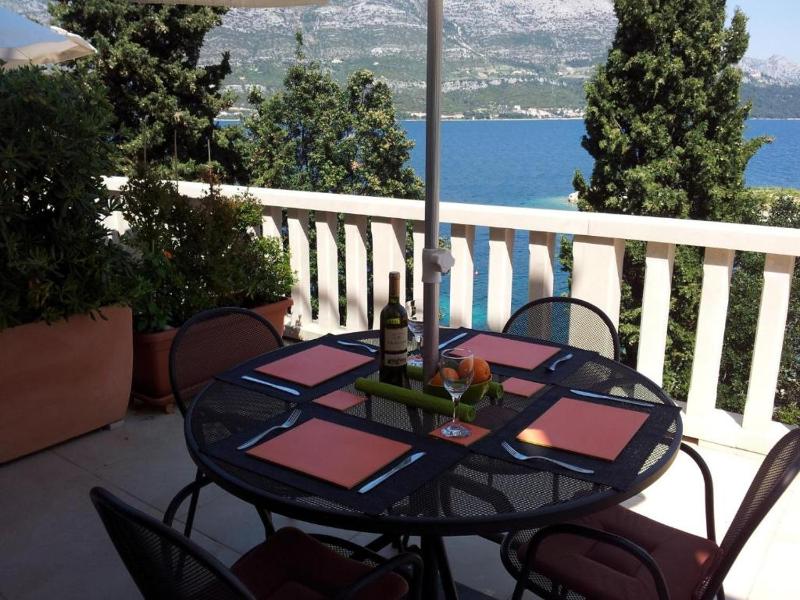 One-Bedroom Apartment with Terrace and Sea View image 1