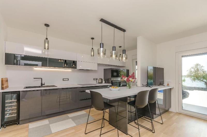 Apartment Adriatic with pool - image 15