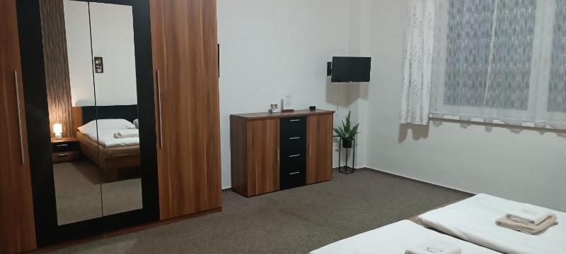 Double Room image 3