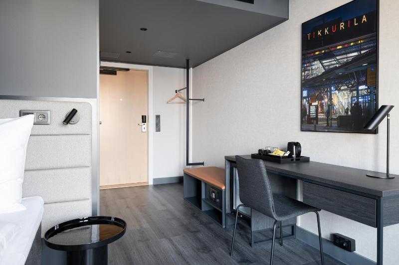 Standard Queen Room image 3