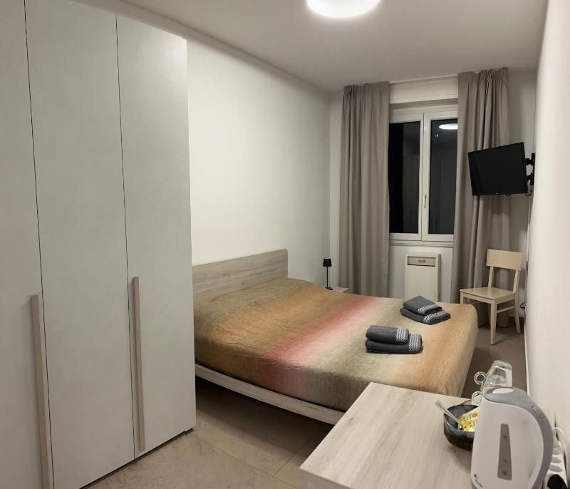 La Veranda Guest Rooms - Free Public Transport & Parking close to City Center - image 6
