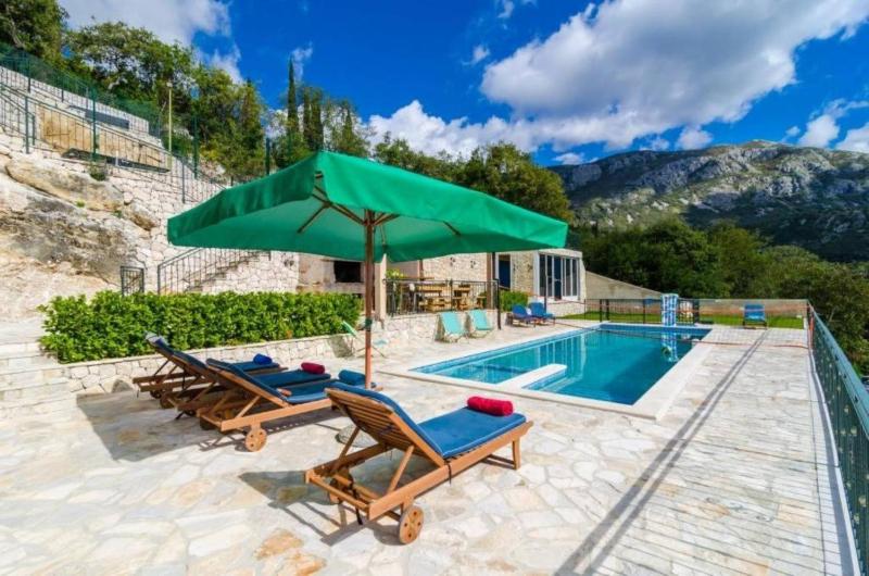 Breathtaking Scenic Villa with Pool - image 18