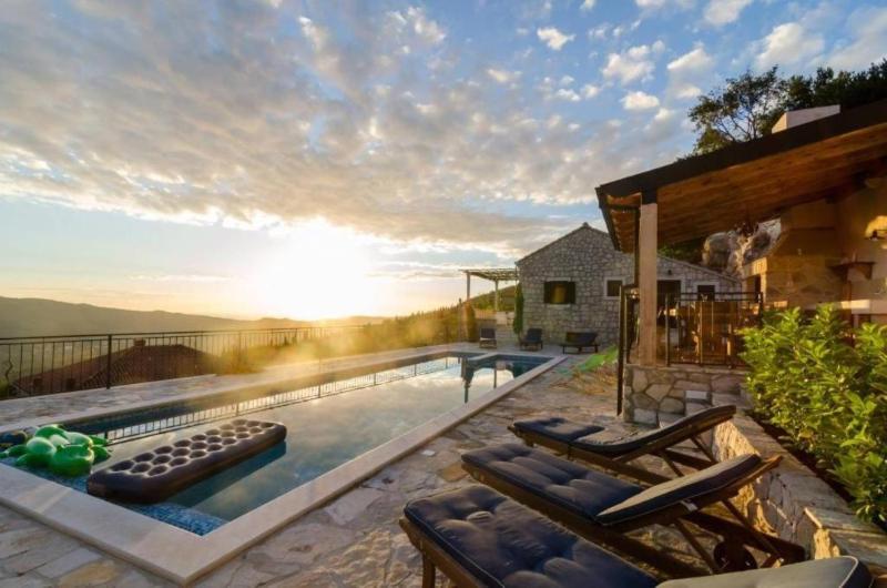 Breathtaking Scenic Villa with Pool - image 33