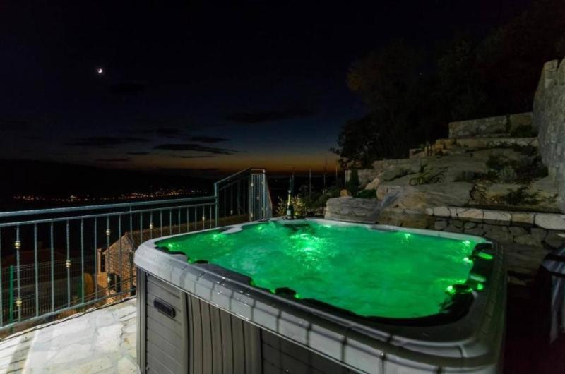 Breathtaking Scenic Villa with Pool - image 28