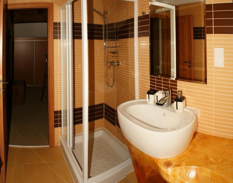 Double Room with Extra Bed image 1