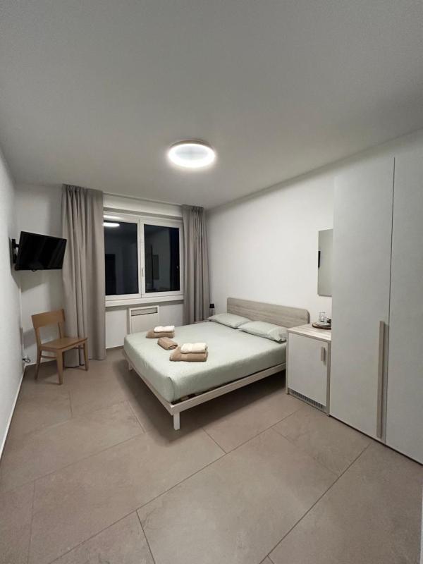 La Veranda Guest Rooms - Free Public Transport & Parking close to City Center - image 33