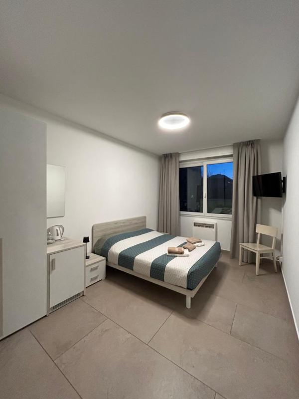 La Veranda Guest Rooms - Free Public Transport & Parking close to City Center - image 14