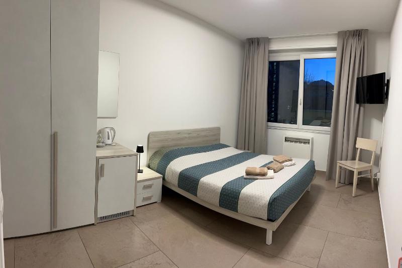 La Veranda Guest Rooms - Free Public Transport & Parking close to City Center - image 35