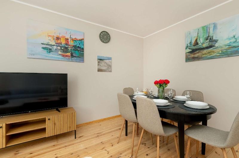 Apartament w Gdyni z Ogródkiem i 2 Sypialniami by Noclegi Renters - image 18