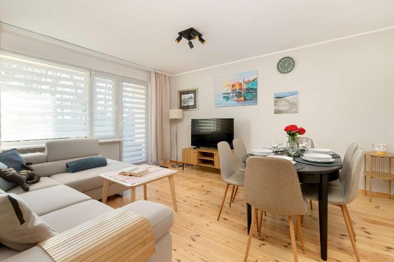 Apartament w Gdyni z Ogródkiem i 2 Sypialniami by Noclegi Renters - image 41