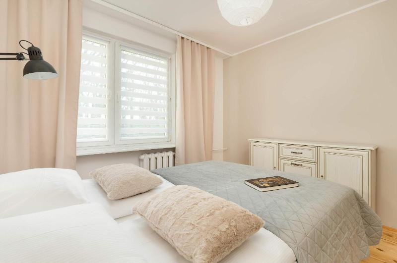 Apartament w Gdyni z Ogródkiem i 2 Sypialniami by Noclegi Renters - image 11