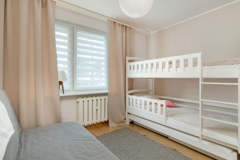 Apartament w Gdyni z Ogródkiem i 2 Sypialniami by Noclegi Renters - image 3