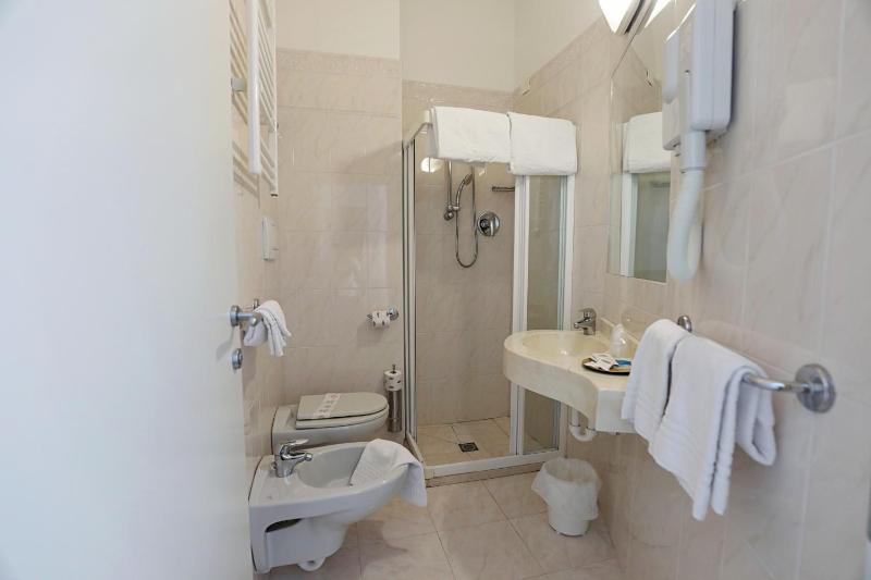 Quadruple Room with Sea View image 3