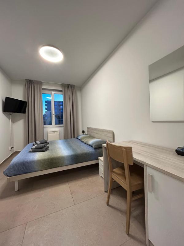 La Veranda Guest Rooms - Free Public Transport & Parking close to City Center - image 32