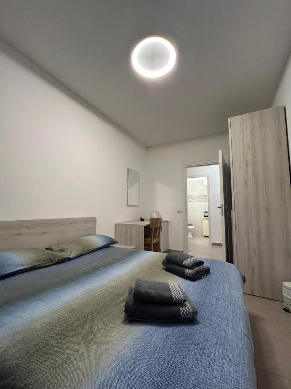 La Veranda Guest Rooms - Free Public Transport & Parking close to City Center - image 16