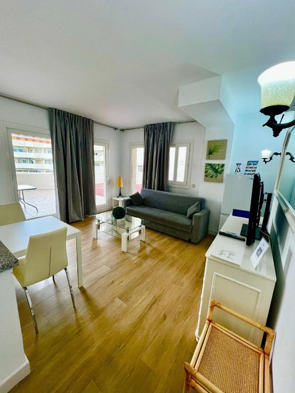 Apartment with sea views and large terrace - image 13