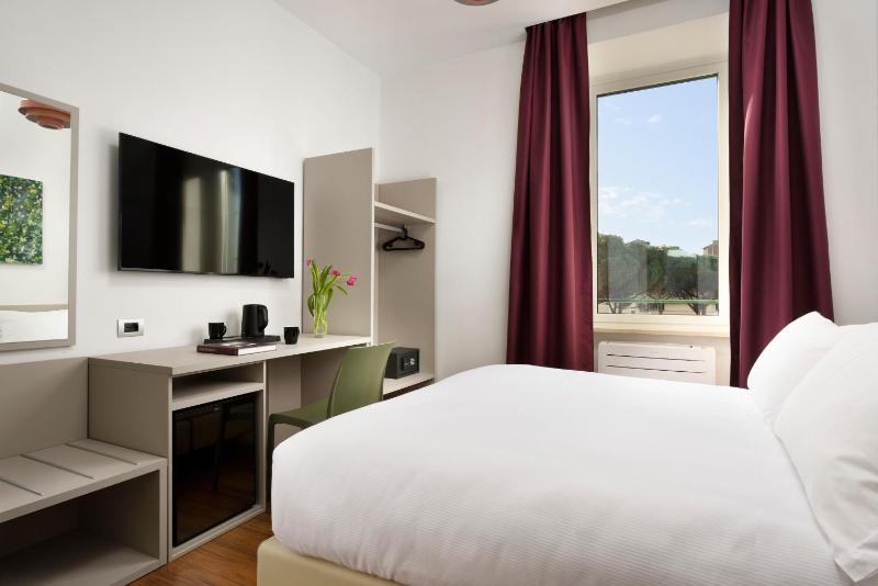 Double or Twin Room with External Private Bathroom and City View image 1
