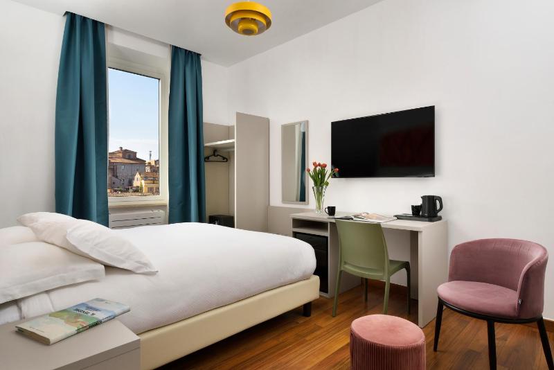 Double or Twin Room with City View image 3