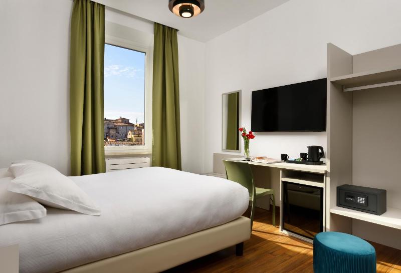 Double or Twin Room with External Private Bathroom and City View image 3