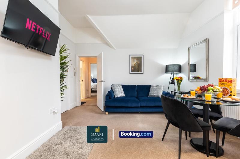 2 Bedroom Apartments By Smart Apartments Short Lets & Serviced Accommodation Apartment Southampton With Free WiFi - image 49