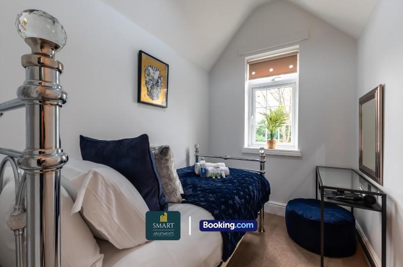 2 Bedroom Apartments By Smart Apartments Short Lets & Serviced Accommodation Apartment Southampton With Free WiFi - image 15