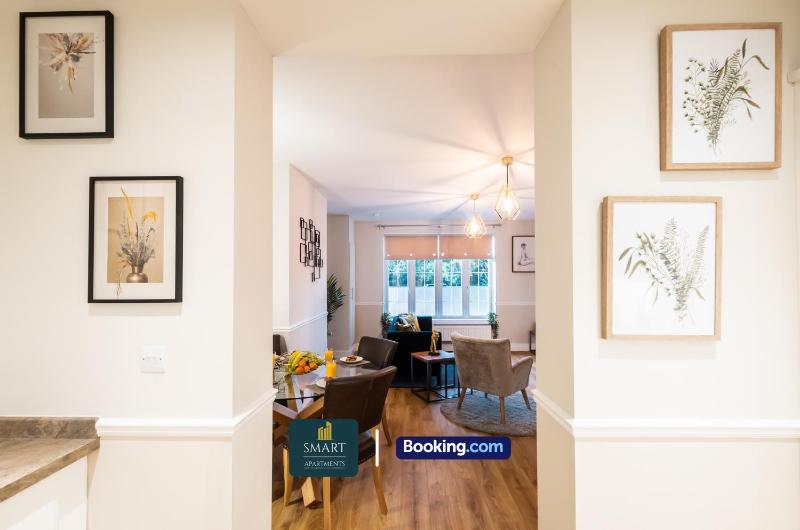 2 Bedroom Apartments By Smart Apartments Short Lets & Serviced Accommodation Apartment Southampton With Free WiFi - image 48