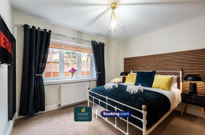 2 Bedroom Apartments By Smart Apartments Short Lets & Serviced Accommodation Apartment Southampton With Free WiFi - image 16