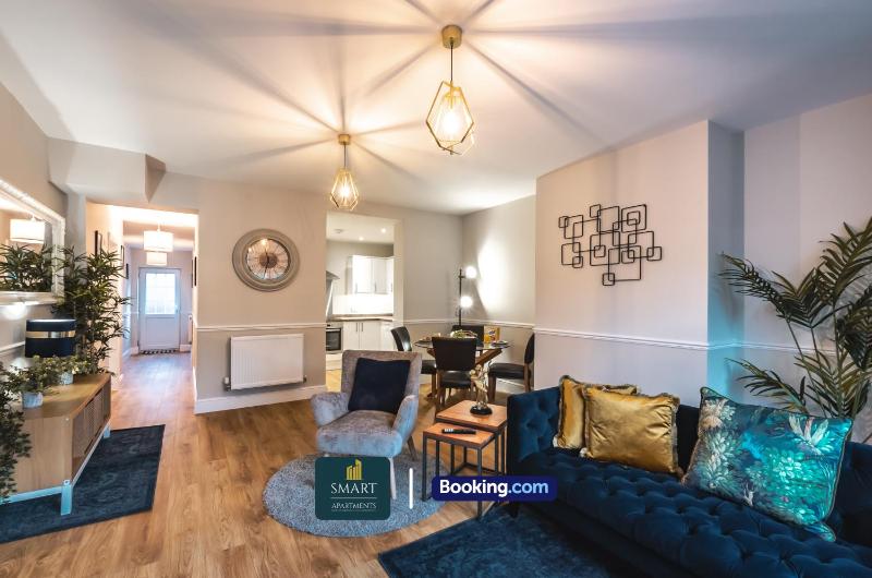2 Bedroom Apartments By Smart Apartments Short Lets & Serviced Accommodation Apartment Southampton With Free WiFi - image 41