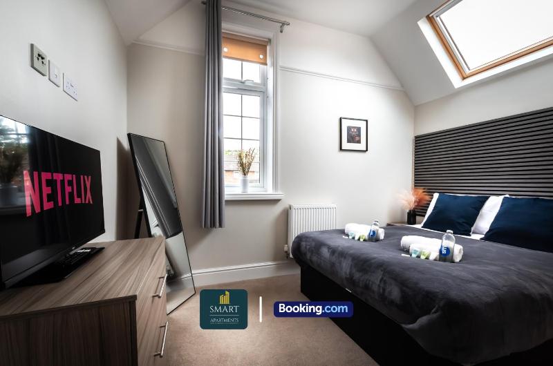 2 Bedroom Apartments By Smart Apartments Short Lets & Serviced Accommodation Apartment Southampton With Free WiFi - image 20
