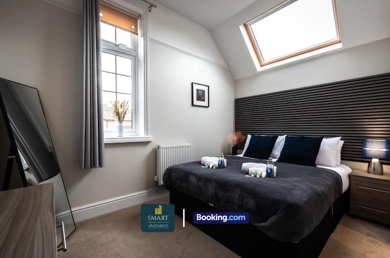 2 Bedroom Apartments By Smart Apartments Short Lets & Serviced Accommodation Apartment Southampton With Free WiFi - image 34