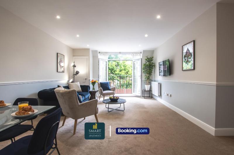 2 Bedroom Apartments By Smart Apartments Short Lets & Serviced Accommodation Apartment Southampton With Free WiFi - image 21
