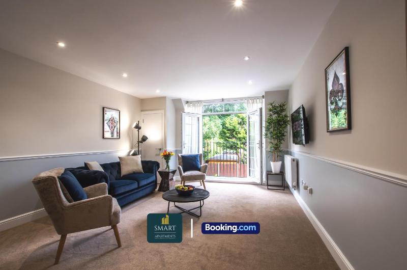 2 Bedroom Apartments By Smart Apartments Short Lets & Serviced Accommodation Apartment Southampton With Free WiFi - image 18