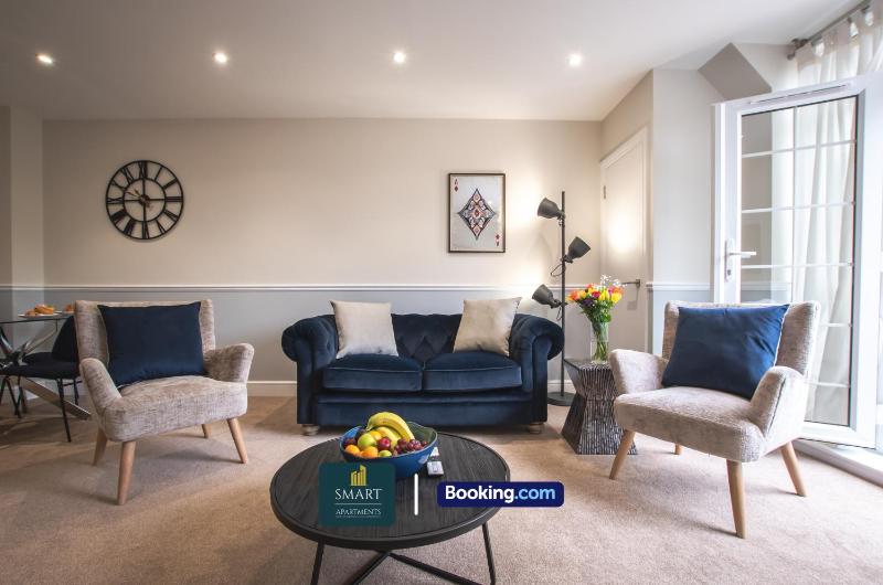 2 Bedroom Apartments By Smart Apartments Short Lets & Serviced Accommodation Apartment Southampton With Free WiFi - image 9