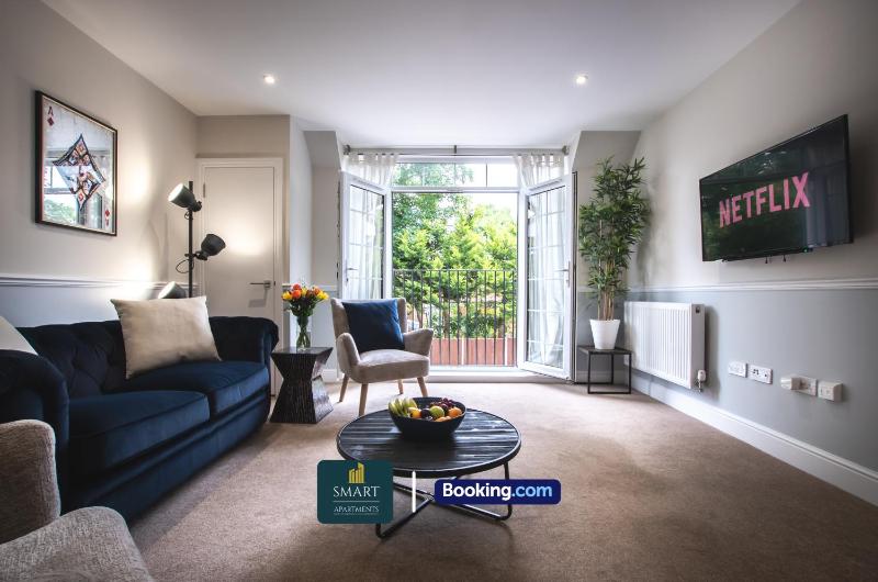 2 Bedroom Apartments By Smart Apartments Short Lets & Serviced Accommodation Apartment Southampton With Free WiFi - image 22