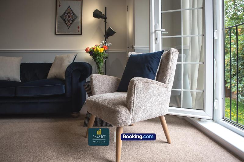2 Bedroom Apartments By Smart Apartments Short Lets & Serviced Accommodation Apartment Southampton With Free WiFi - image 25