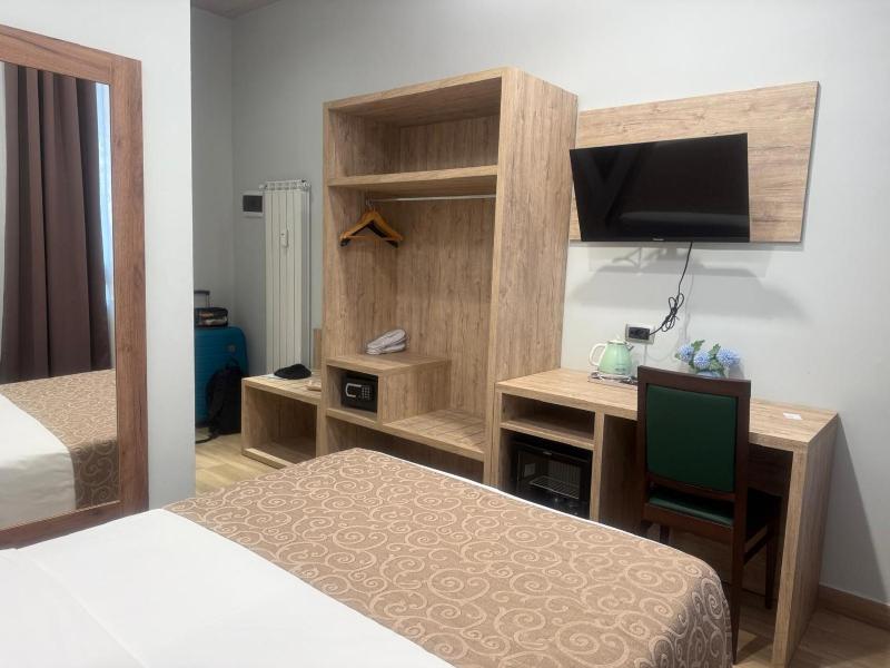 Budget Double Room image 4